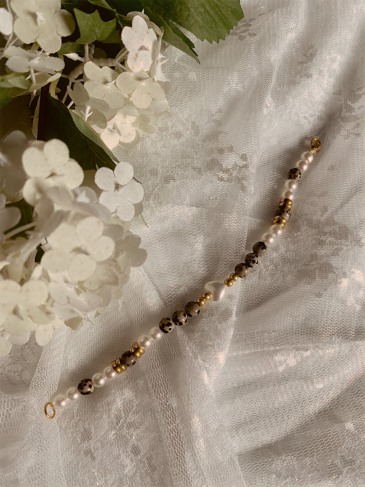 Natural Glow - Perlenarmband mit Goldakzenten✨