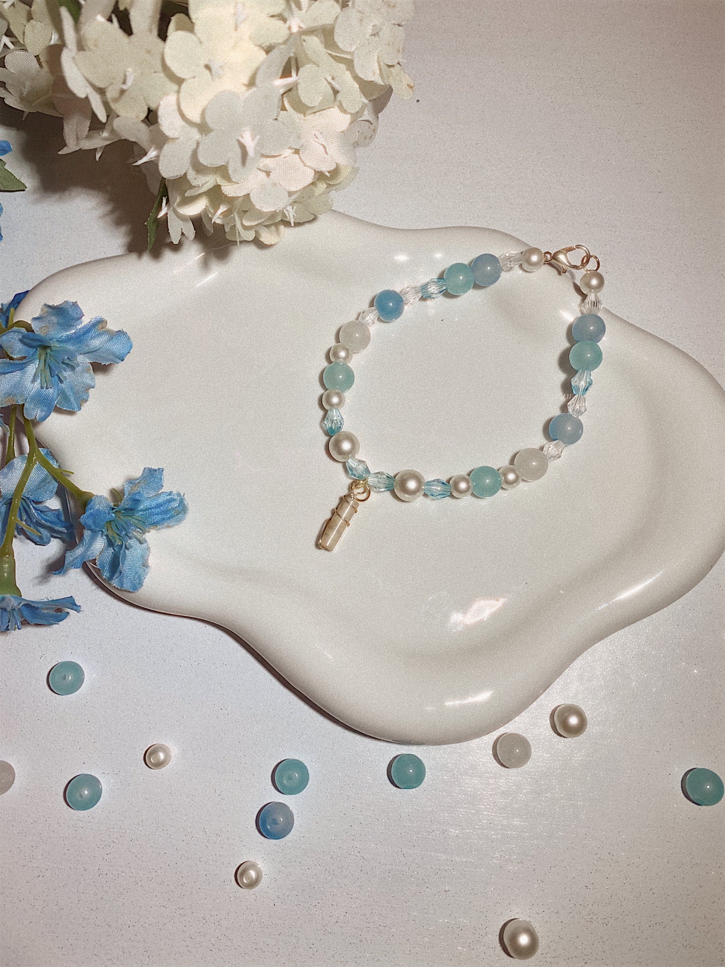 ❄️ FROSTY ARMBAND – WINTER GLOW EDITION ❄️